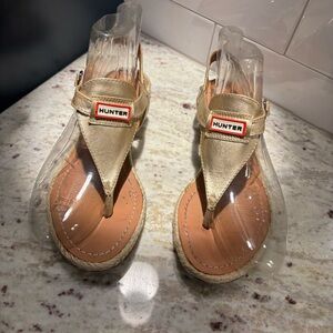 Hunter Thatch Metallic Gold Sandals 9.5